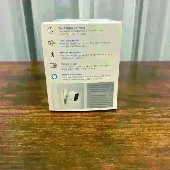 New Blink Mini Indoor Plug-In Smart Security Camera Day & Night Two-Way White - Picture 3 of 7